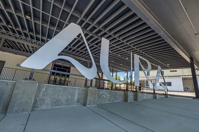 Aura Live sign